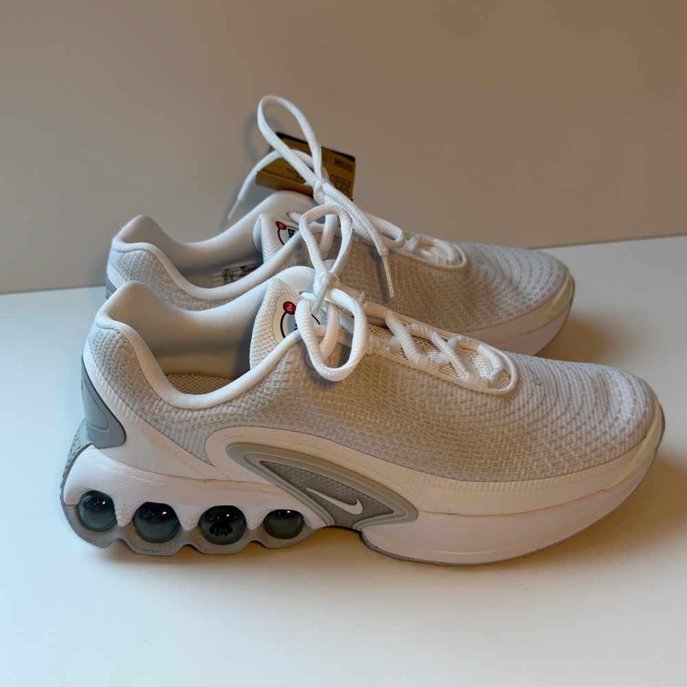 NEW Nike Air Max Dn - Sz 6Y